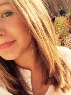 Gabriella, 24 �ves n�, P�cs