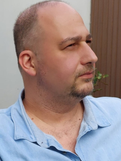 G�bor, 49 �ves f�rfi, P�teri