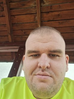 M�rton, 26 �ves f�rfi, V�s�rosnam�ny