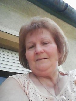 Julia58, 65 �ves n�, Kisk�r�s