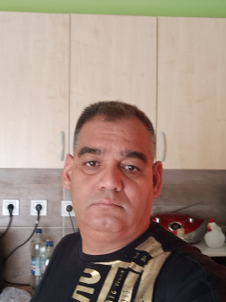 Csabi, 53 �ves f�rfi, V�mosgy�rk