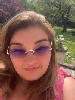 Angi, 49 �ves n�, Budapest