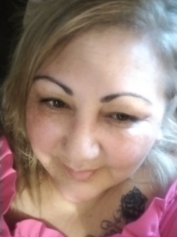 Lona, 47 �ves n�, �rk�ny