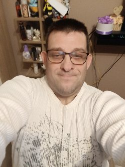 Szil�rd, 48 �ves f�rfi, P�cs