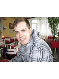 M�t�, 37 �ves f�rfi, Gy�ngy�s