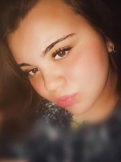 Julcsi, 19 �ves n�, B�k�s