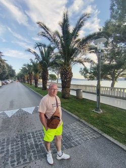 G�bor, 49 �ves f�rfi, Kisl�ng
