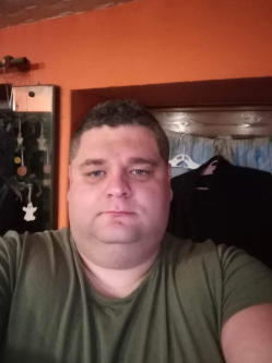 Peti, 42 �ves f�rfi, J�noshalma
