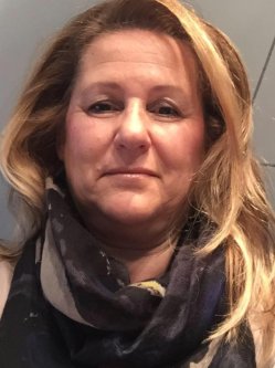 Andrea, 47 �ves n�, B�k�scsaba