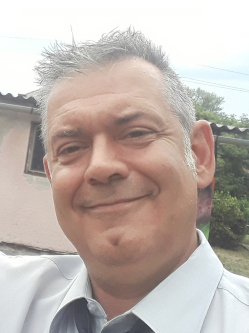 Ern�, 57 �ves f�rfi, Dorog