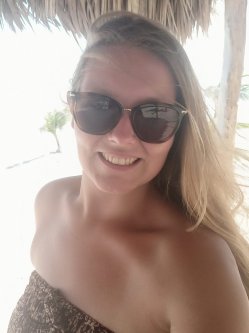 N�ra, 38 �ves n�, Sz�kesfeh�rv�r