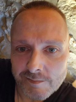 J�zsef, 51 �ves f�rfi, Gy�r
