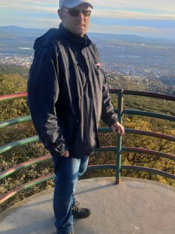 J�nos, 47 �ves f�rfi, Domb�v�r