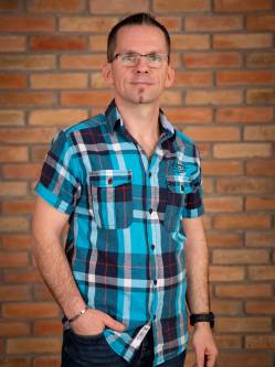 Csaba, 40 �ves f�rfi, Darn�zseli