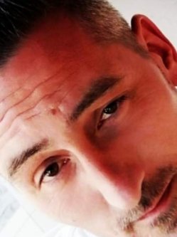 Tomi, 44 �ves f�rfi, Gy�mr�