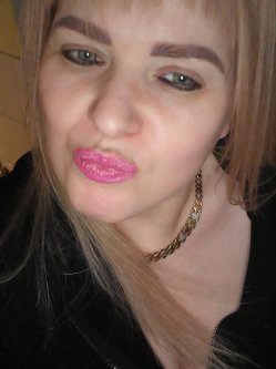 Niki, 44 �ves n�, Gy�r