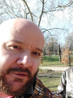 Tibi, 42 �ves f�rfi, Budapest
