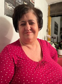 S�rika, 63 �ves n�, Mez�hegyes