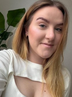Ren�ta, 24 �ves n�, Eger