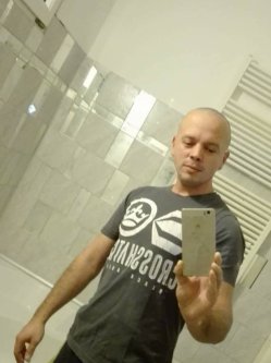 Tam�s, 35 �ves f�rfi, Gy�r�jbar�t