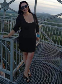 Regina, 57 �ves n�, Buda�rs