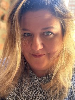 Csilla, 43 �ves n�, P�cs