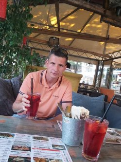 G�bor82, 44 �ves f�rfi, Budapest