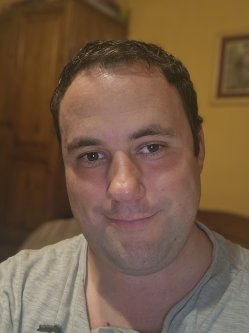 Tibor, 34 �ves f�rfi, Feh�rgyarmat