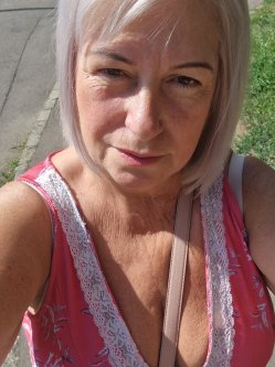 Gabi, 57 �ves n�, Gy�ngy�s