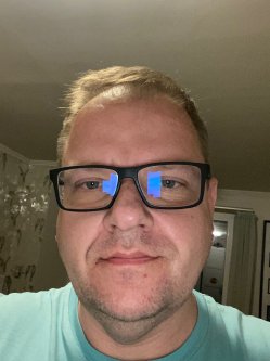 Alex, 48 �ves f�rfi, �rd