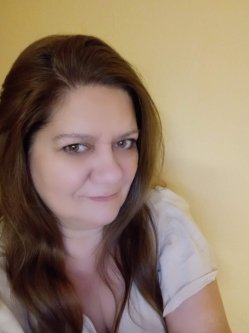 Inda, 48 �ves n�, Bonyh�d