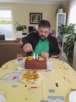 Antal, 44 �ves f�rfi, Kaba