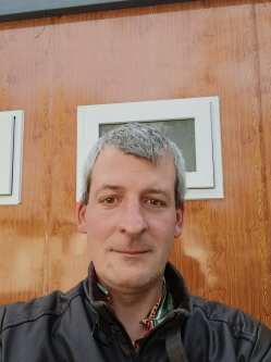 Korn�l, 46 �ves f�rfi, In�rcs