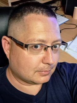 Fred, 45 �ves f�rfi, Buda�rs