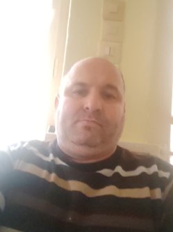 J�zsef, 47 �ves f�rfi, Z�vod