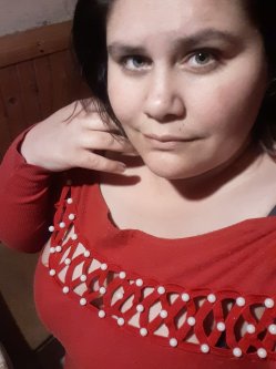 Eliza, 31 �ves n�, Hark�ny