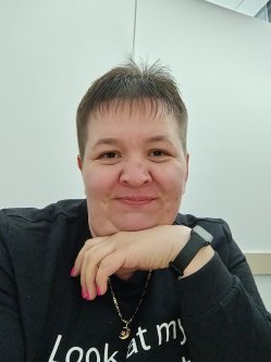 Mesi, 46 �ves n�, Sz�kesfeh�rv�r