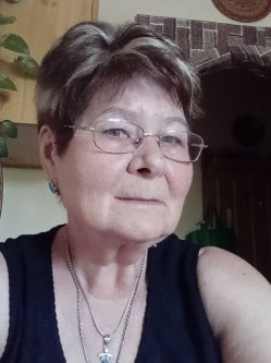 Edit, 69 �ves n�, Kecskem�t