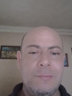 Robi, 49 �ves f�rfi, M�r