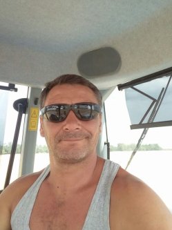 Tibor, 48 �ves f�rfi, B�k�ss�mson