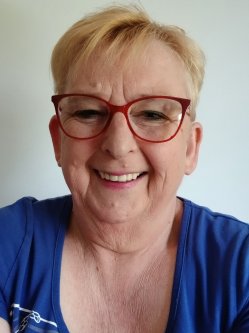 Zsuzsa, 55 �ves n�, �zd