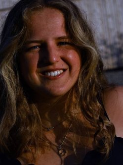 �gnes, 22 �ves n�, Ny�regyh�za