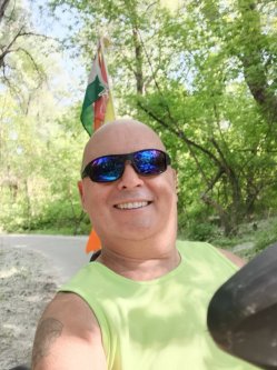 Attila, 52 �ves f�rfi, Budakal�sz