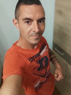 Anubisz, 35 �ves f�rfi, Bezi