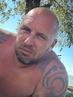 Bencesz, 43 �ves f�rfi, Sz�kesfeh�rv�r