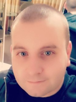 Ern�, 37 �ves f�rfi, B�k�scsaba