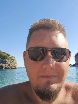 Boti, 34 �ves f�rfi, D�ms�d