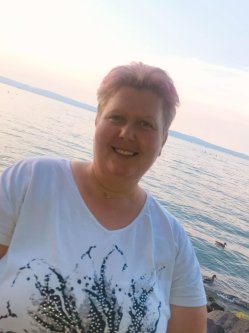 Szilvia, 46 �ves n�, Enying