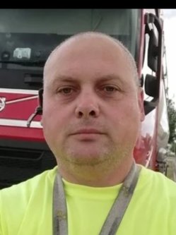 Jimmy, 53 �ves f�rfi, Domony