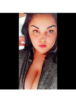 Pati, 23 �ves n�, Kissz�ll�s